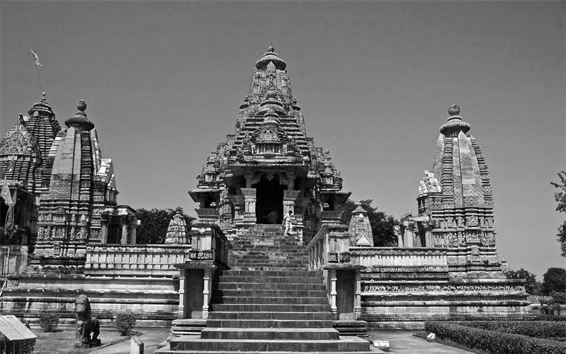 Mahābhārata: Deities, Temples, Rituals