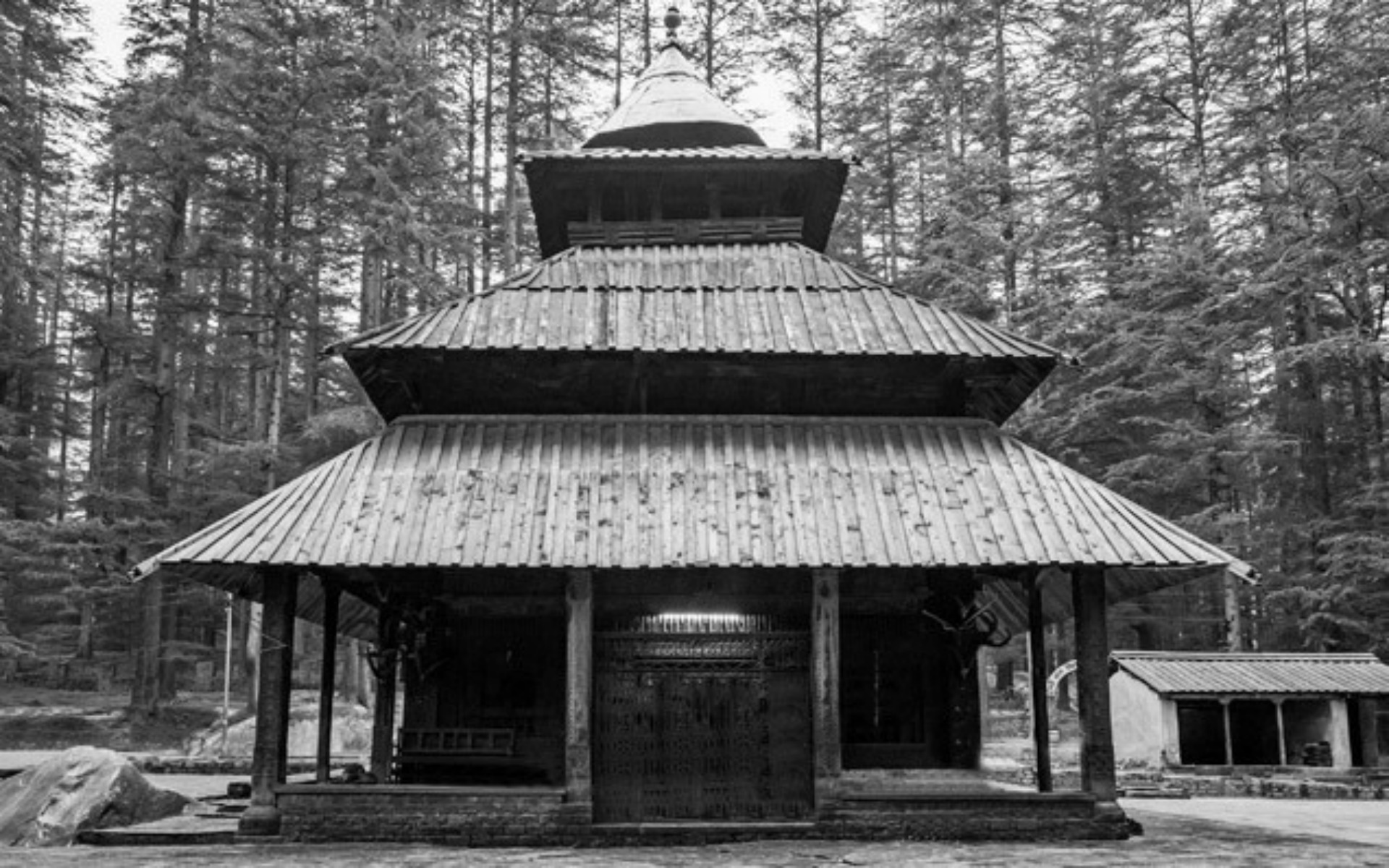 Kālidāsa and Hermitages